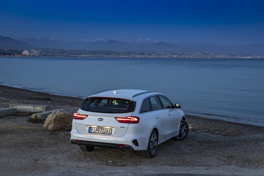  Kia Ceed Sportswagon PHEV 2019 года  (WW) (фото 20 из 42)